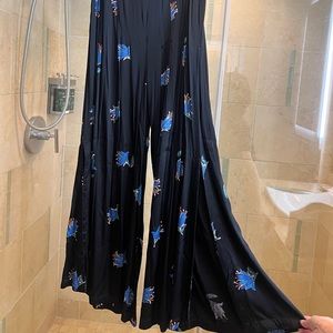 Pre-owned Free People wide leg satin pants - Size small / 26